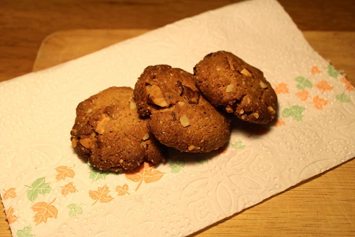 Křupavé cookies z mouky z quinoy s čokoládou a oříšky