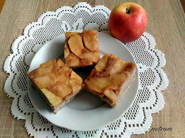 Obrácený koláč s jablky (variace na Tarte tatin)