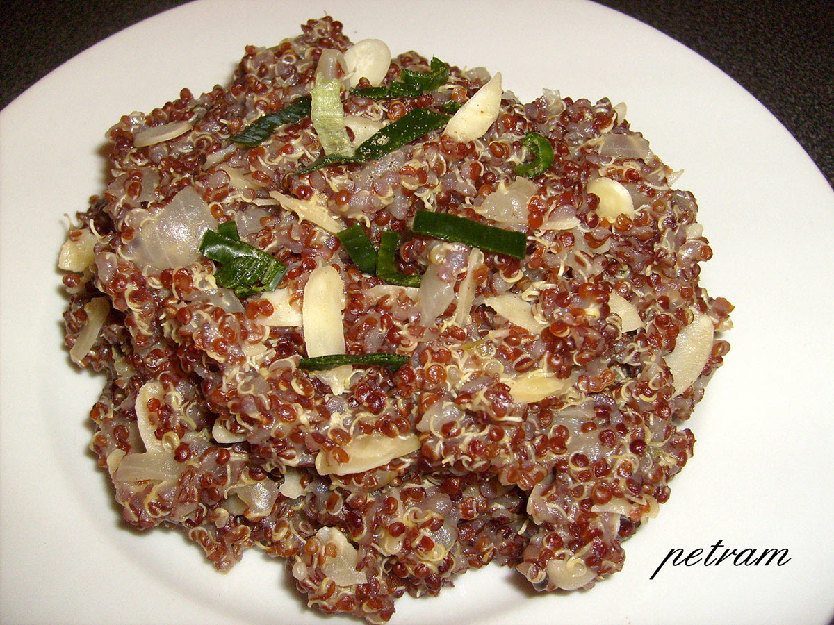 Zázvorová červená quinoa s mandlemi