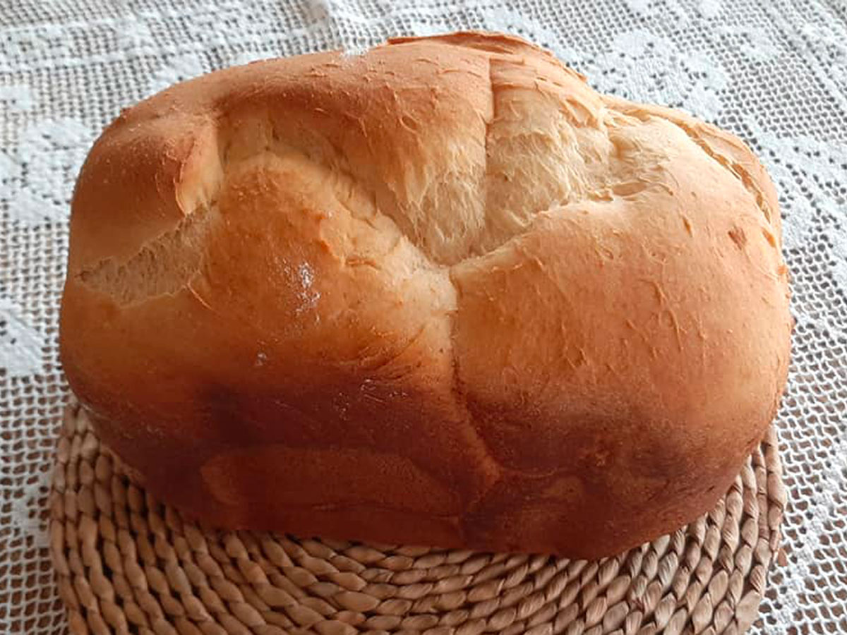 Chléb à la brioška z domácí pekárny